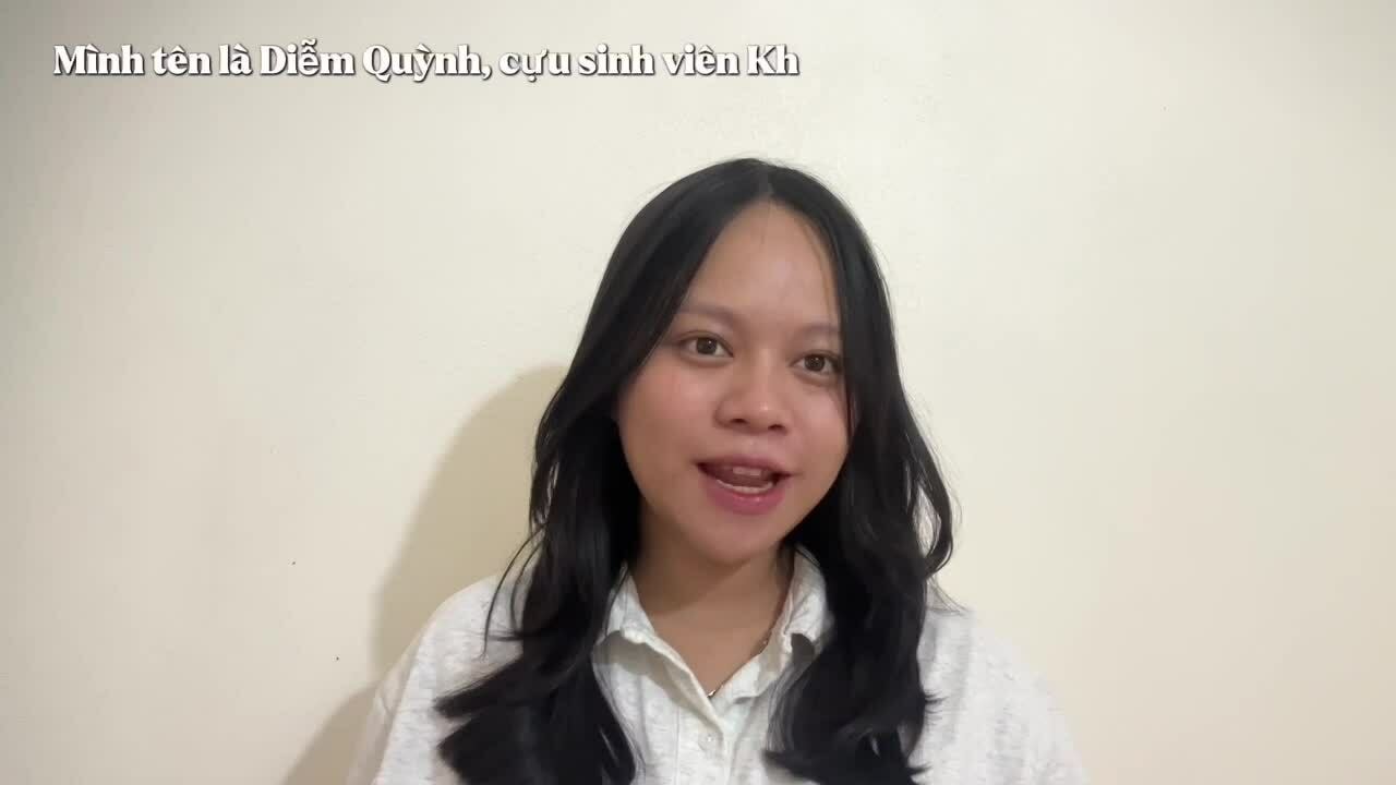 Thủ khoa vượt định kiến để học ngôn ngữ 'như giá đỗ bẻ vụn'