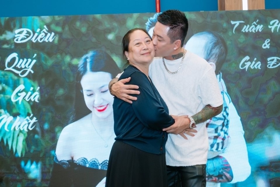 me tuan hung mat anh 1