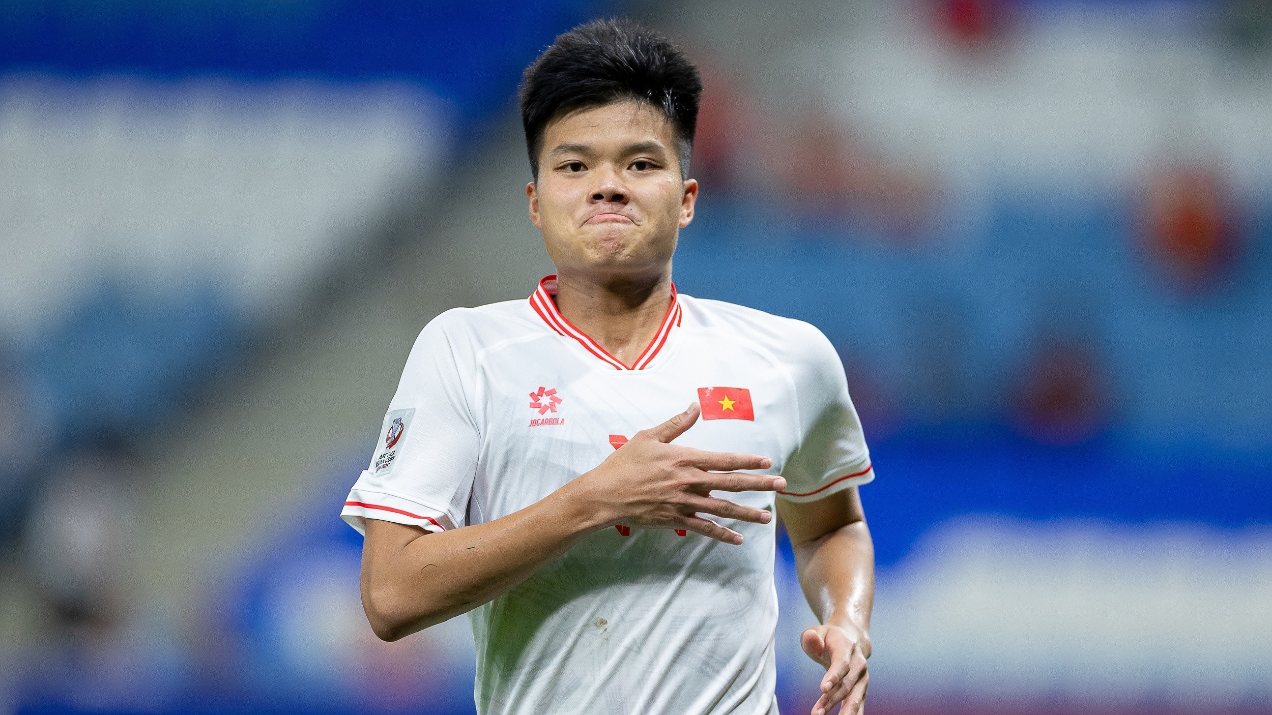 Nguyễn Văn Tùng gia hạn hợp đồng với Hà Nội FC.