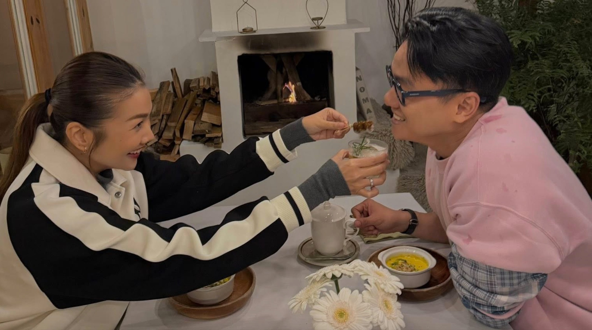 Thanh Hằng thừa nhận sau khi kết hôn cô có những thay đổi nhất định đó là rời bỏ phần nào sự “cứng nhắc” trước kia. Siêu mẫu học cách để mình dịu dàng hơn, nhẹ nhàng hơn nhưng không đánh mất bản sắc.