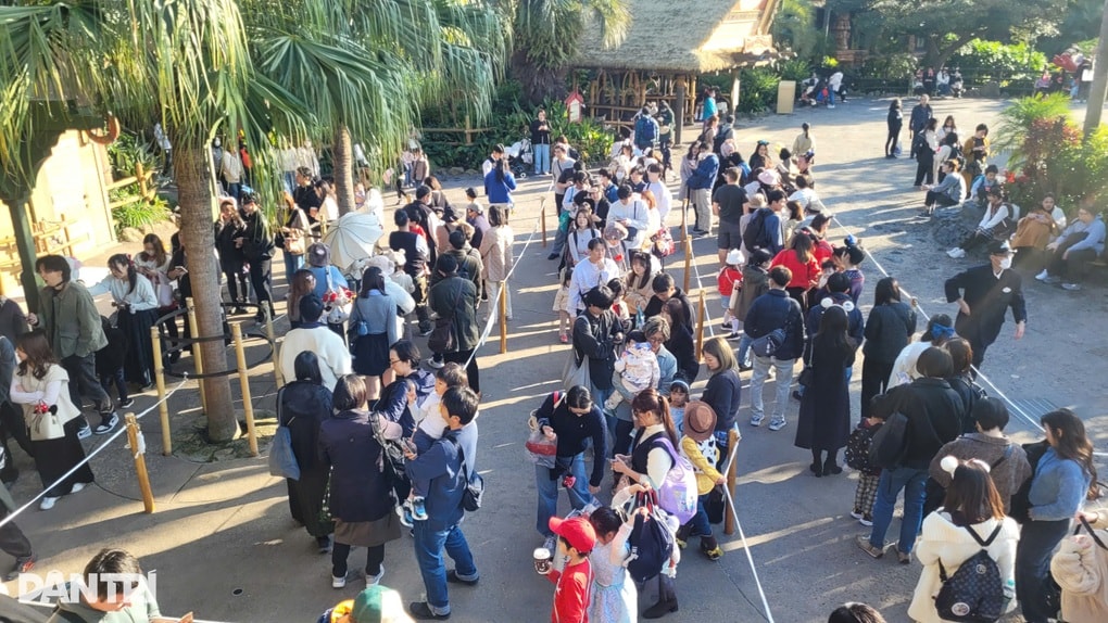Lạc vào Tokyo Disneyland mùa lễ hội, du khách Việt say mê trải nghiệm - 1