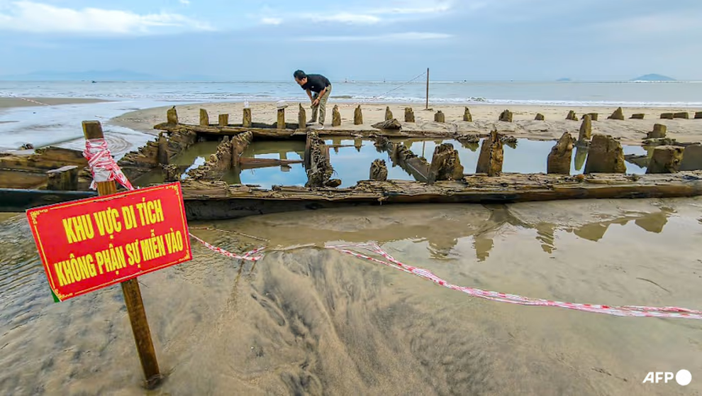 Truyền thông quốc tế nói gì về xác tàu cổ hàng thế kỷ nổi lên ở biển Hội An - 1 Truyền thông quốc tế nói gì về xác tàu cổ hàng thế kỷ nổi lên ở biển Hội An - 1