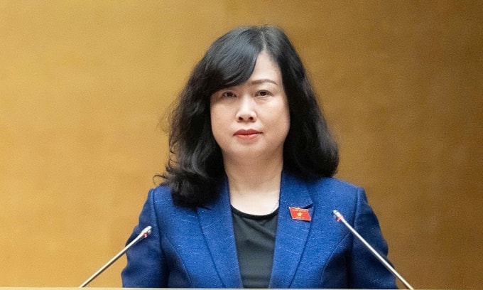 Bộ trưởng Y tế Đào Hồng Lan trình bày tờ trình của Chính phủ trước Quốc hội sáng 17/11. Ảnh: Cổng TTĐT Quốc hội