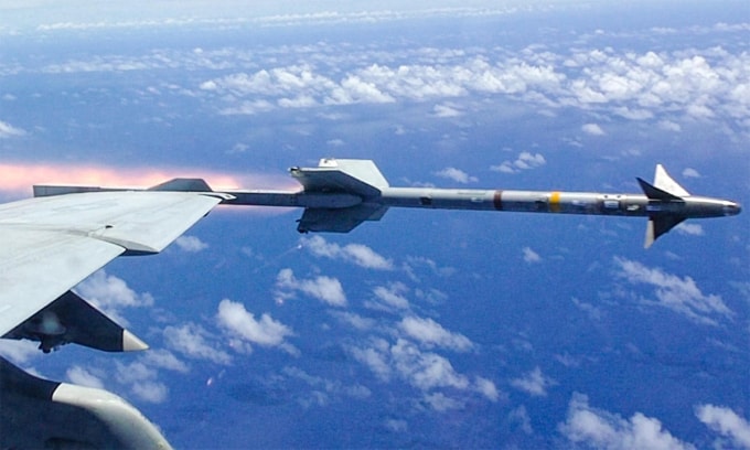 Tiêm kích của hải quân Mỹ phóng tên lửa AIM-9M. Ảnh: US Navy