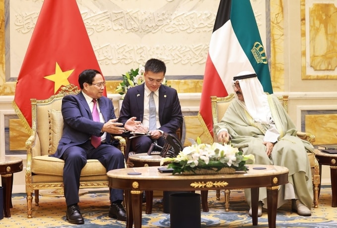 Thủ tướng Phạm Minh Chính hội kiến Quốc vương Kuwait Sheikh Meshal Al-Ahmad Al-Jaber Al-Sabah tại Cung Bayan ngày 17/11. Ảnh: TTXVN