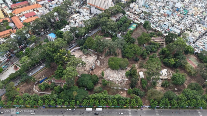 Hiện trạng khu đất số 1 Lý Thái Tổ đang được dọn dẹp mặt bằng để xây dựng công viên và đài tưởng niệm Covid-19. Ảnh: Thanh Tùng