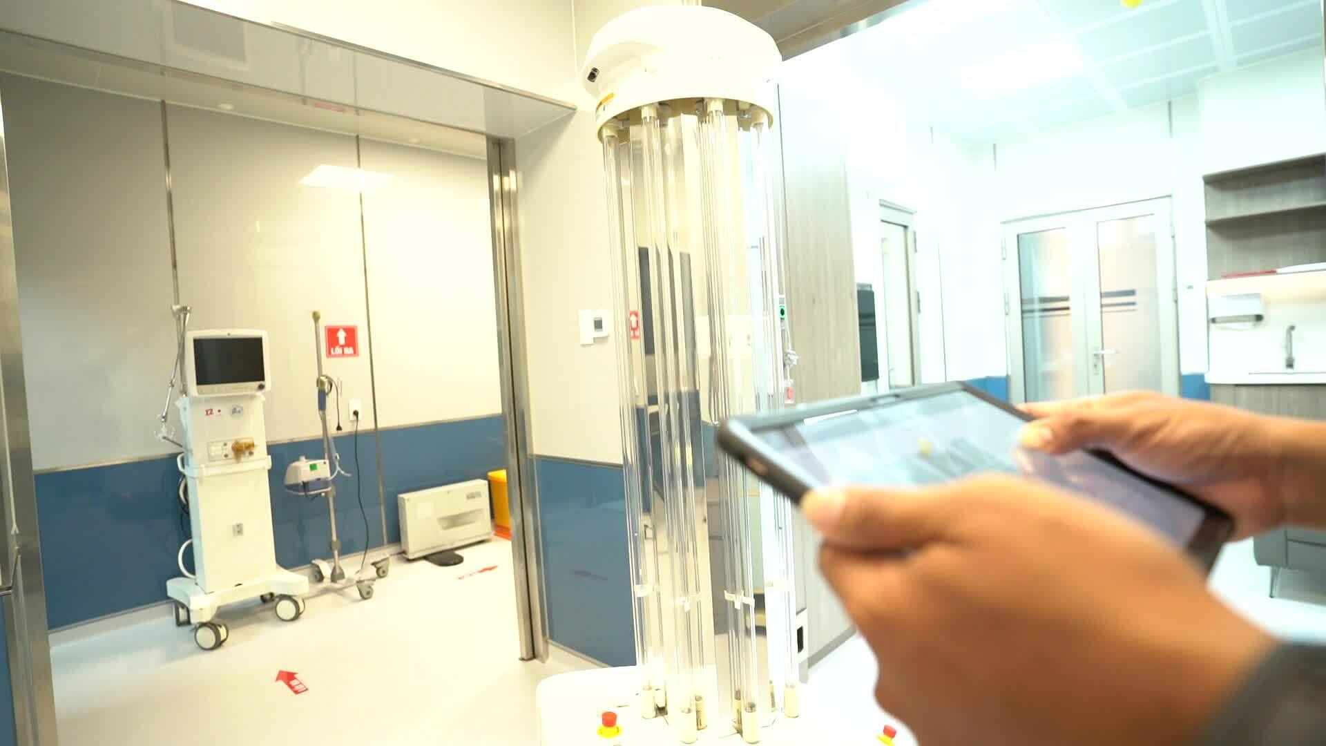 Chợ Rẫy trang bị robot khử khuẩn cho phòng mổ