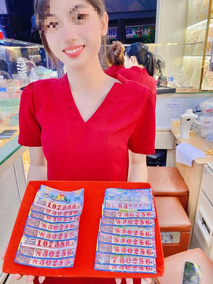 Xổ số miền Nam: Tiệm vàng và đại lý vé số cùng đổi thưởng giải đặc biệt - Ảnh 4.