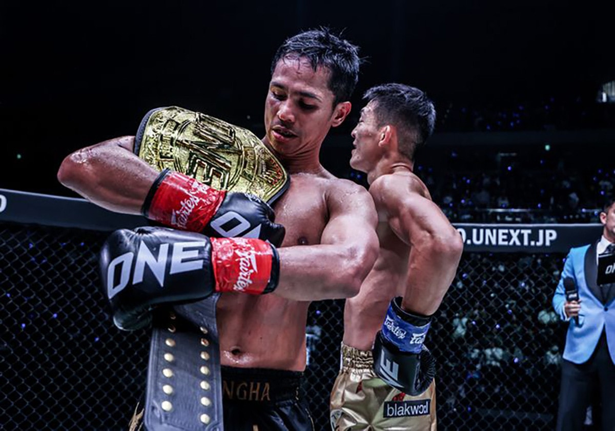 Superbon giành đai vô địch sau chiến thắng trước Noiri