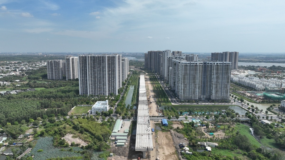 Đường Vành đai 3 chạy xuyên tâm Vinhomes Grand Park, gần 15km đoạn trên cao sẽ thông xe vào 19/12/2025.