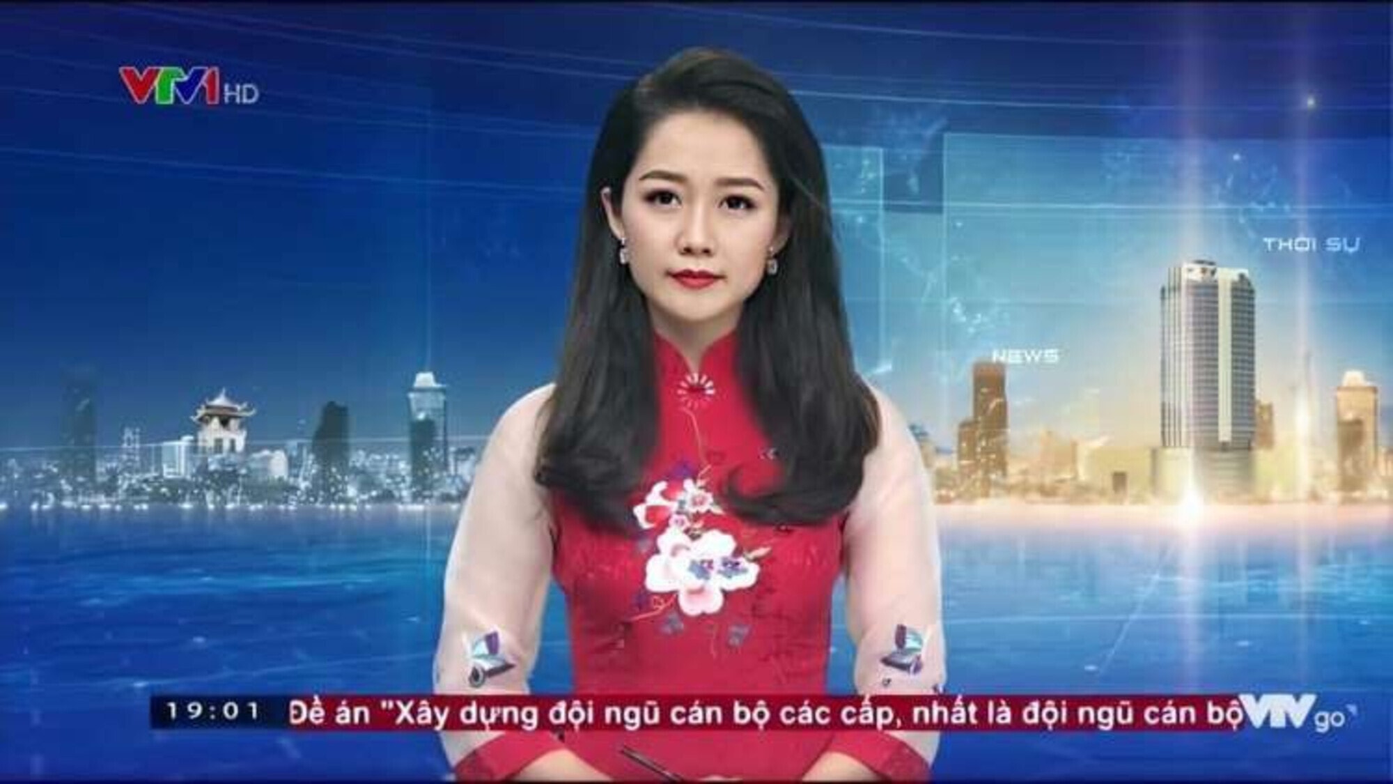 BTV Thu Hà dẫn chương trình Thời sự của VTV khi mới 23 tuổi.