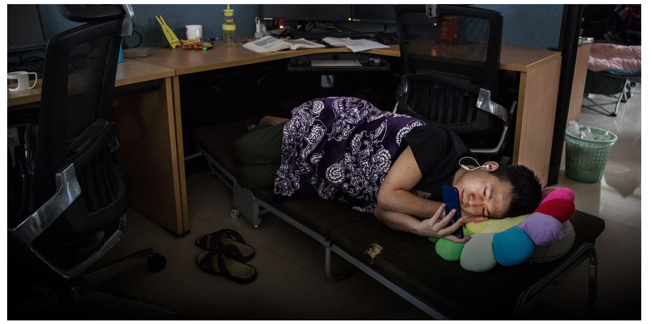 Lối sống trốn tránh, thụ động của người trẻ gây lo ngại. Ảnh minh hoạ