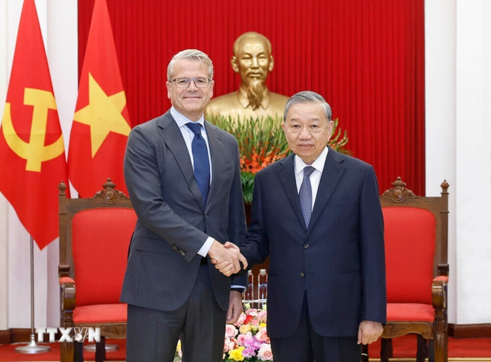 Tổng Bí thư Tô Lâm tiếp ông Vincent Clerc, Tổng giám đốc toàn cầu Tập đoàn A.P. Moller Maersk, Đan Mạch. (Ảnh: Thống Nhất/TTXVN)