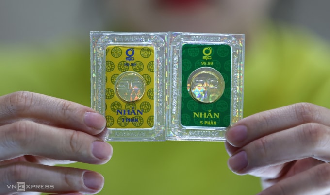 Vàng nhẫn trơn bán tại trụ sở SJC ở đường Nguyễn Thị Minh Khai (TP HCM) tháng 3/2025. Ảnh: Quỳnh Trần