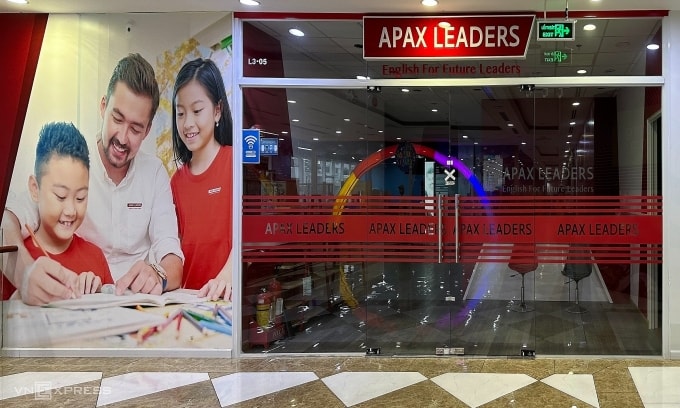 Bên ngoài một trung tâm Anh ngữ Apax Leaders đã đóng cửa tại TP HCM, tháng 10/2024. Ảnh: Tất Đạt