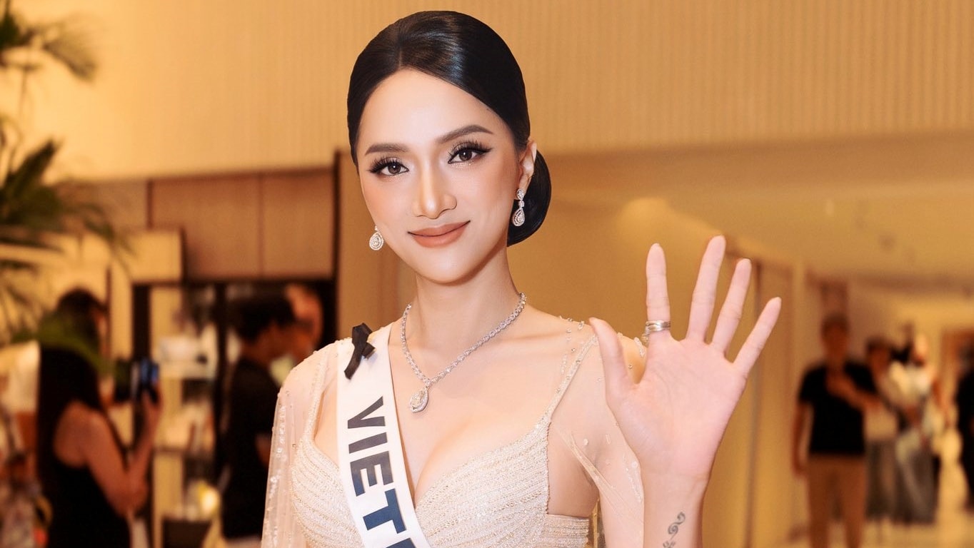 Hương Giang catwalk ở Miss Universe 2025