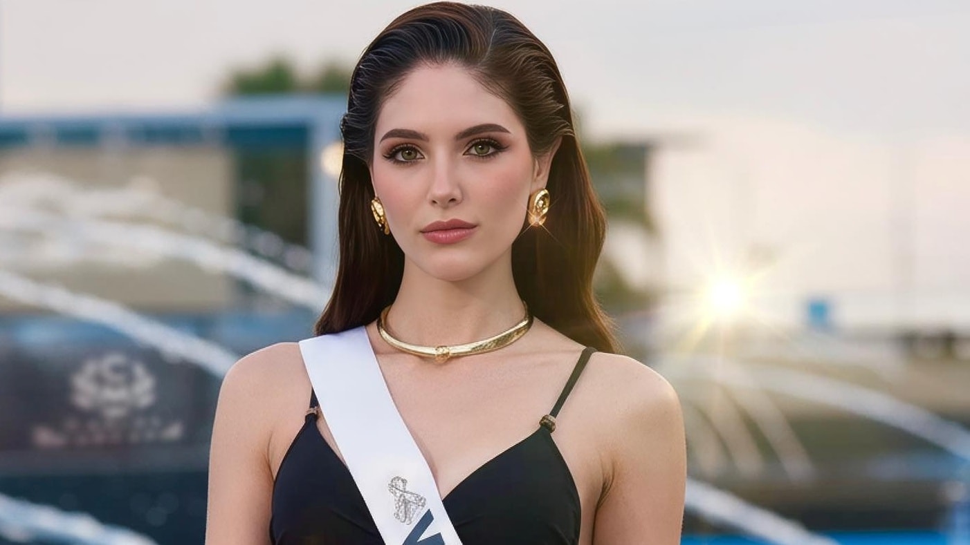 Màn catwalk với áo tắm của Stephany Abasali tại Miss Universe 2025