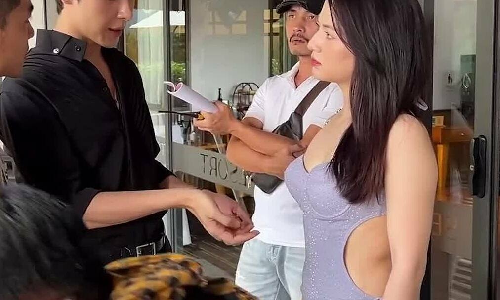 Việt Hoa và Denis Đặng trong hậu trường phim