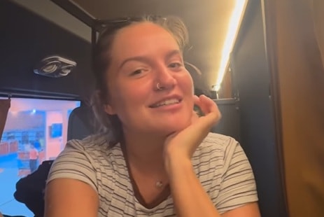 Nữ du khách "sốc nặng" vì phải ngủ chung giường với người đàn ông lạ trên xe giường nằm - Ảnh 1.