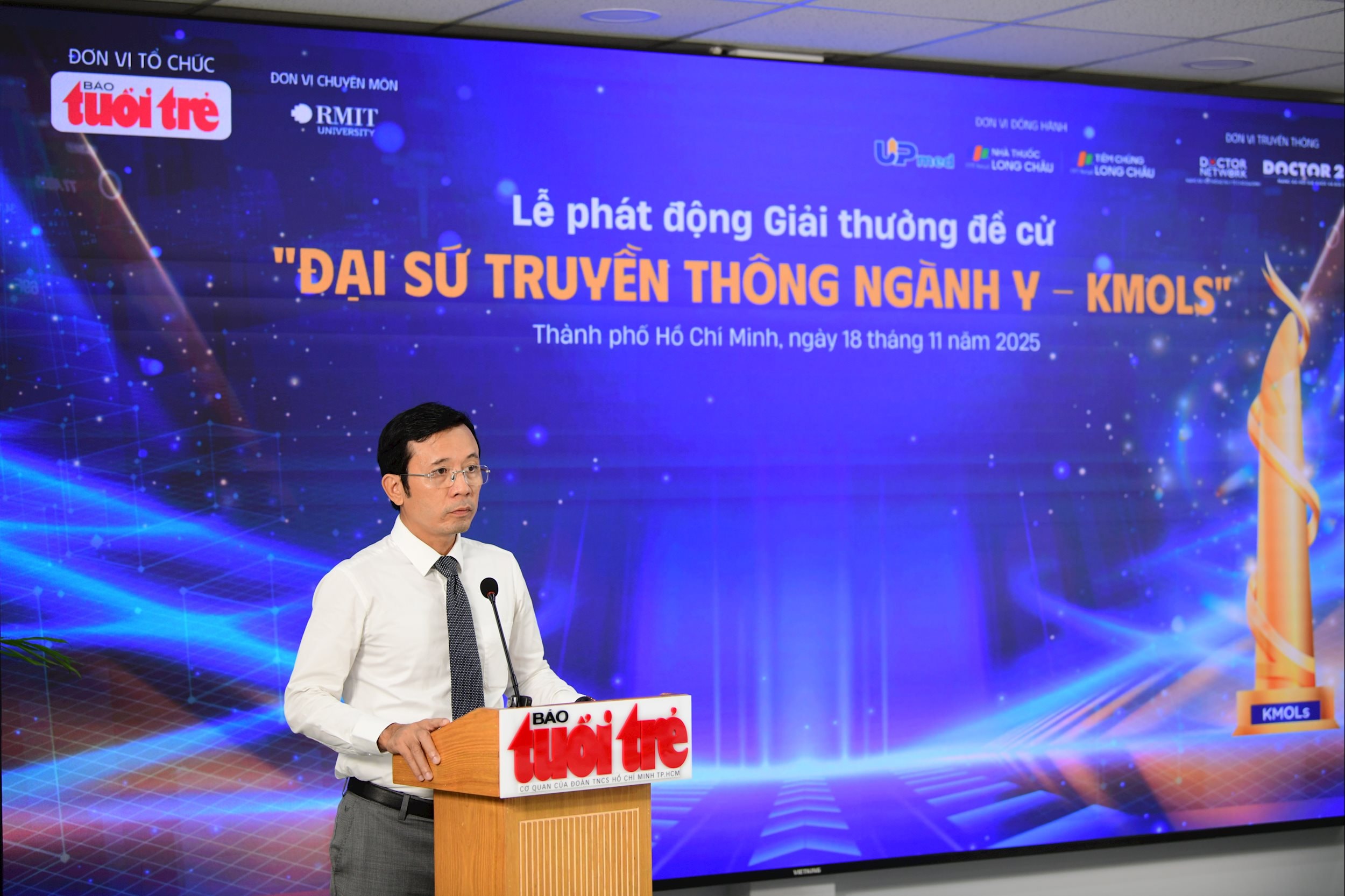 Nhà báo Trần Xuân Toàn – Phó Tổng Biên tập Báo Tuổi Trẻ phát biểu phát động giải thưởng.