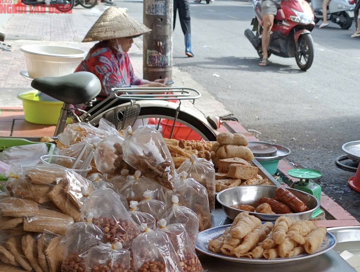 Khuyến cáo quan trọng từ sở An toàn thực phẩm TP HCM sau vụ ngộ độc bánh mì - Ảnh 2.