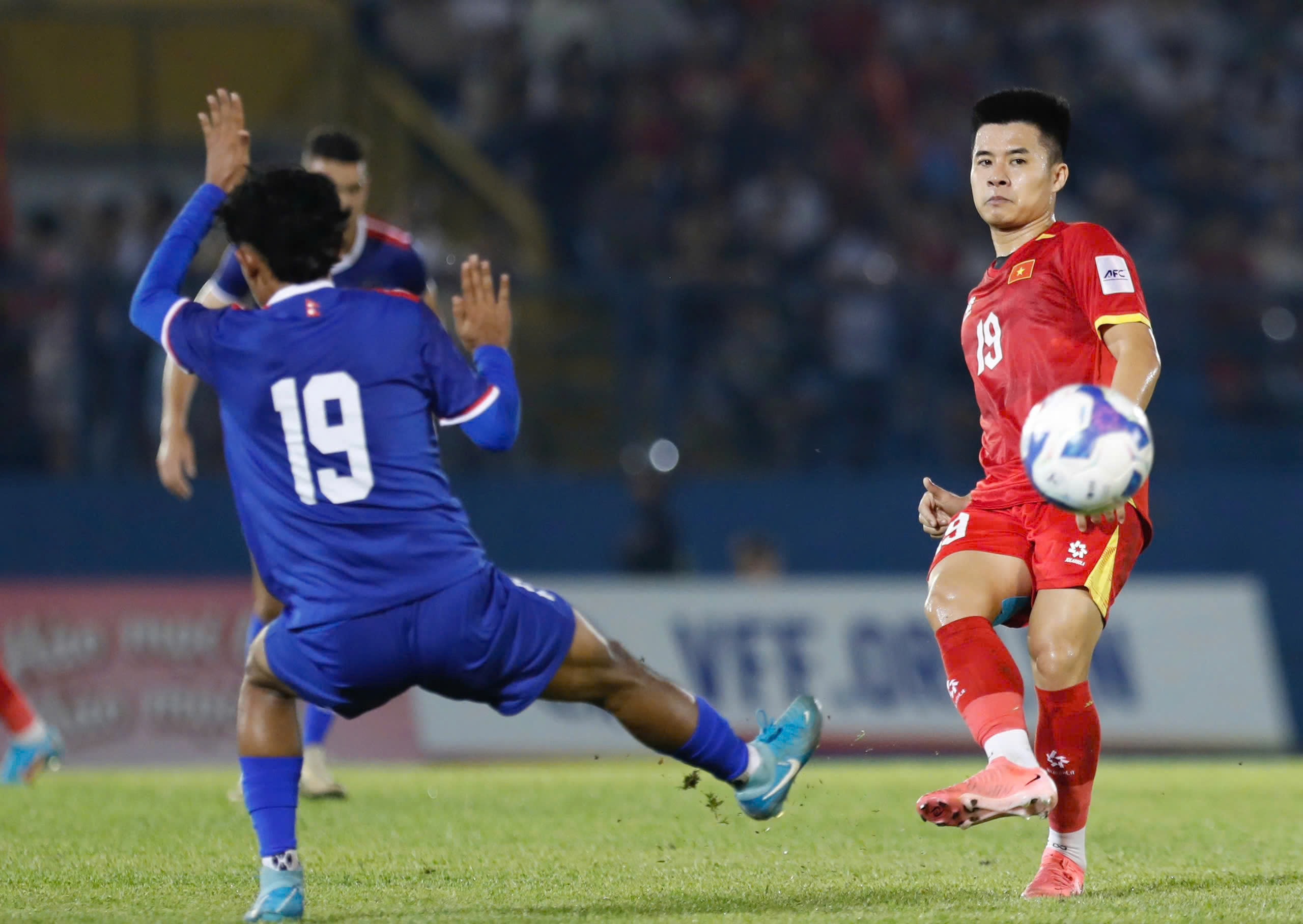 Đội tuyển Việt Nam phải thắng Lào.