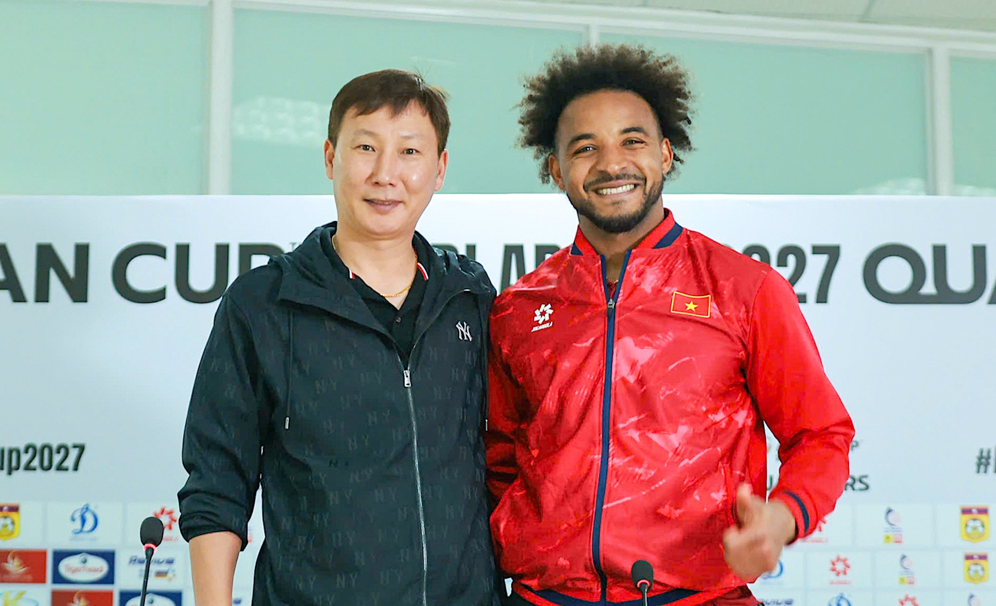 HLV Kim Sang-sik gặp nhiều khó khăn trước đội tuyển Lào.