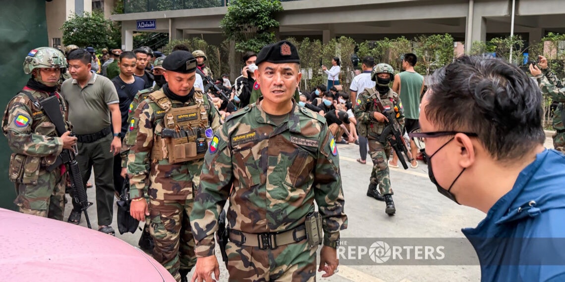 Lực lượng BGF phối hợp với quân đội Myanmar trong cuộc truy quét một cơ sở lừa đảo tại Shwe Kokko. (Ảnh: The Reporters)