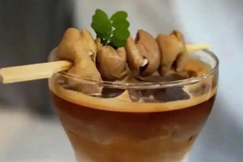 Quầy nước tung món cà phê rắc gián giá 166.000 đồng, mỗi ngày bán hơn 10 ly - 2 Quầy nước tung món cà phê rắc gián giá 166.000 đồng, mỗi ngày bán hơn 10 ly - 2