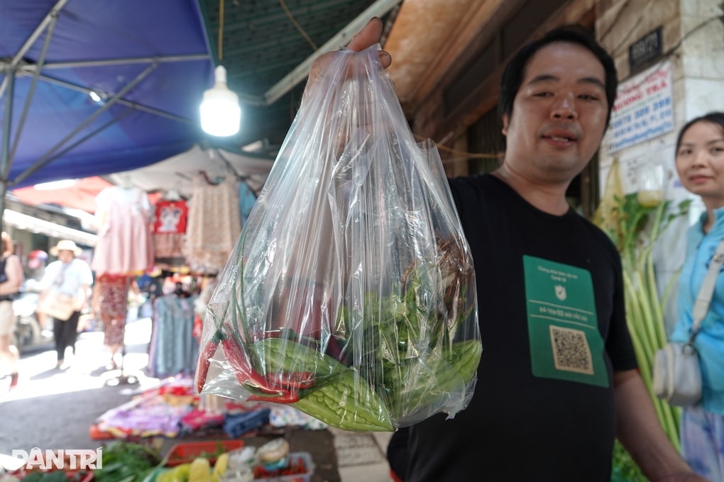 Rau tăng giá nhanh hơn… vàng, chủ quán ăn như ngồi trên lửa - 5 Rau tăng giá nhanh hơn… vàng, chủ quán ăn như ngồi trên lửa - 5