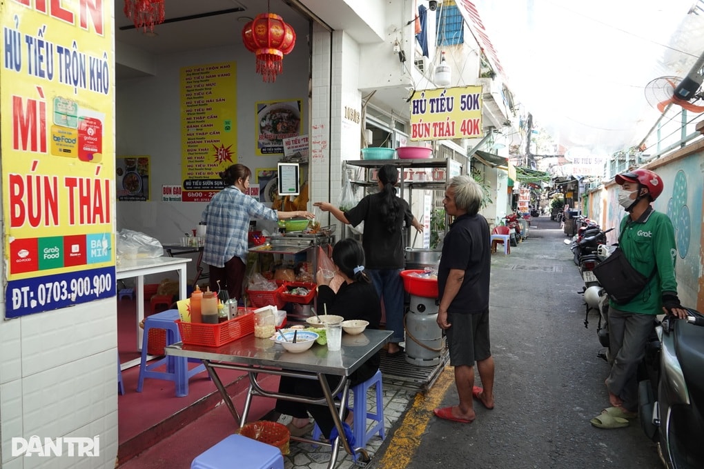 Rau tăng giá nhanh hơn… vàng, chủ quán ăn như ngồi trên lửa - 3 Rau tăng giá nhanh hơn… vàng, chủ quán ăn như ngồi trên lửa - 3
