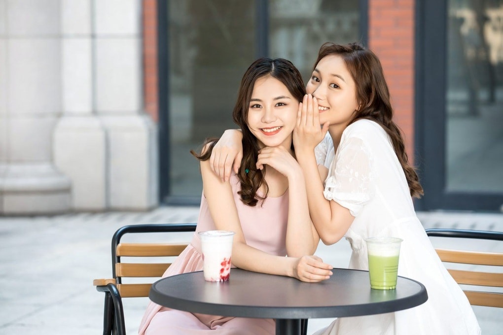 4 cô gái lạ bỗng dưng xuất hiện, buổi hẹn đầu của tôi thành buổi hẹn cuối - 1