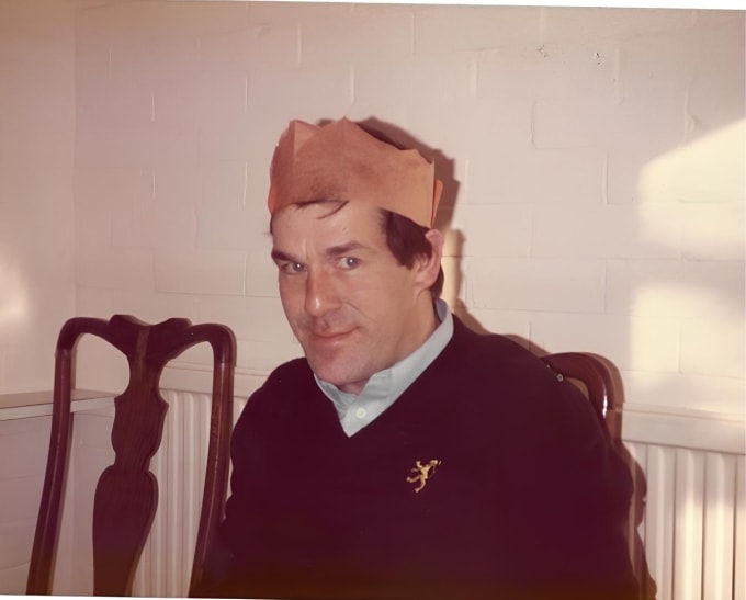 Ronnie Lockwood thưởng thức bữa tối Giáng sinh tại ngôi nhà mới của mình cùng Rob và Diane. Ảnh: Metro