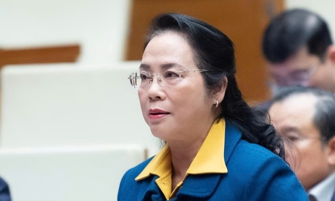 Bà Trần Kim Yến, Ủy viên kiêm nhiệm Ủy ban Văn hóa và Xã hội phát biểu tại phiên họp chiều 19/11. Ảnh: Media Quốc hội