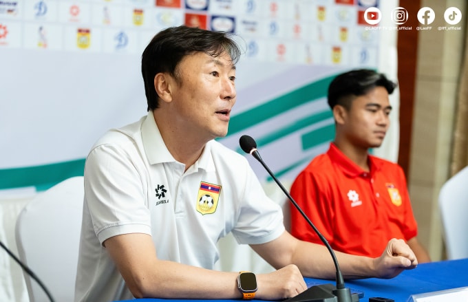 HLV Ha Hyeok-jun của đội tuyển Lào. Ảnh: LFF.
