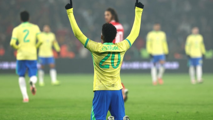 Estevao mừng bàn gỡ hòa 1-1 cho Brazil trước Tunisia trên sân Pierre-Mauroy, Pháp, tối 18/11/2025. Ảnh: AFP