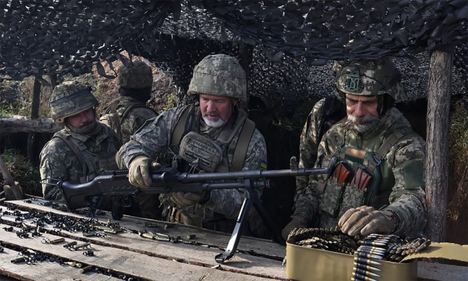 Binh sĩ Ukraine tại thao trường gần tiền tuyến ở tỉnh Zaporizhzhia ngày 5/11. Ảnh: Reuters