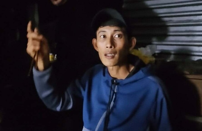 Tài xế Phạm Bá Luân kể lại thời điểm chứng kiến xe khách gặp nạn. Ảnh: Minh Bằng