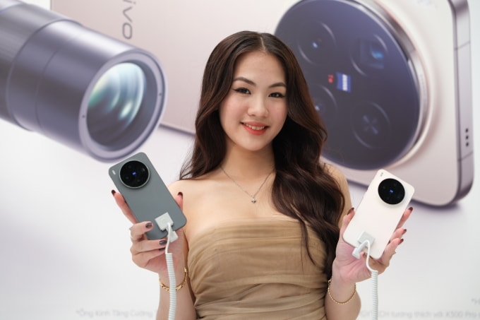 Vivo X300 với màn hình 6,31 inch, mỏng nhẹ hướng tới cạnh tranh với dòng iPhone 17. Ảnh: Tuấn Hưng