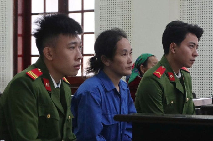 Bị cáo Chò (giữa), tại tòa. Ảnh: Hùng Lê