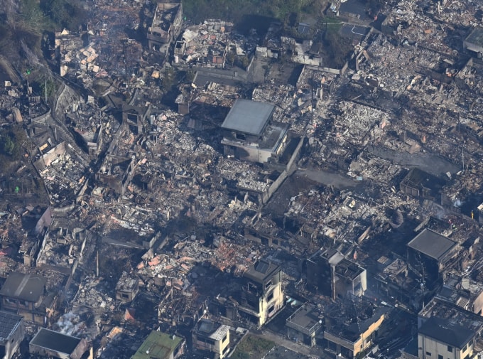 Đám cháy tại Oita thiêu rụi 170 ngôi nhà, nhiều căn bị san phẳng. Ảnh: AFP