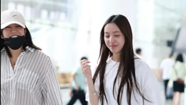 Triệu Vy xuất hiện cùng con gái