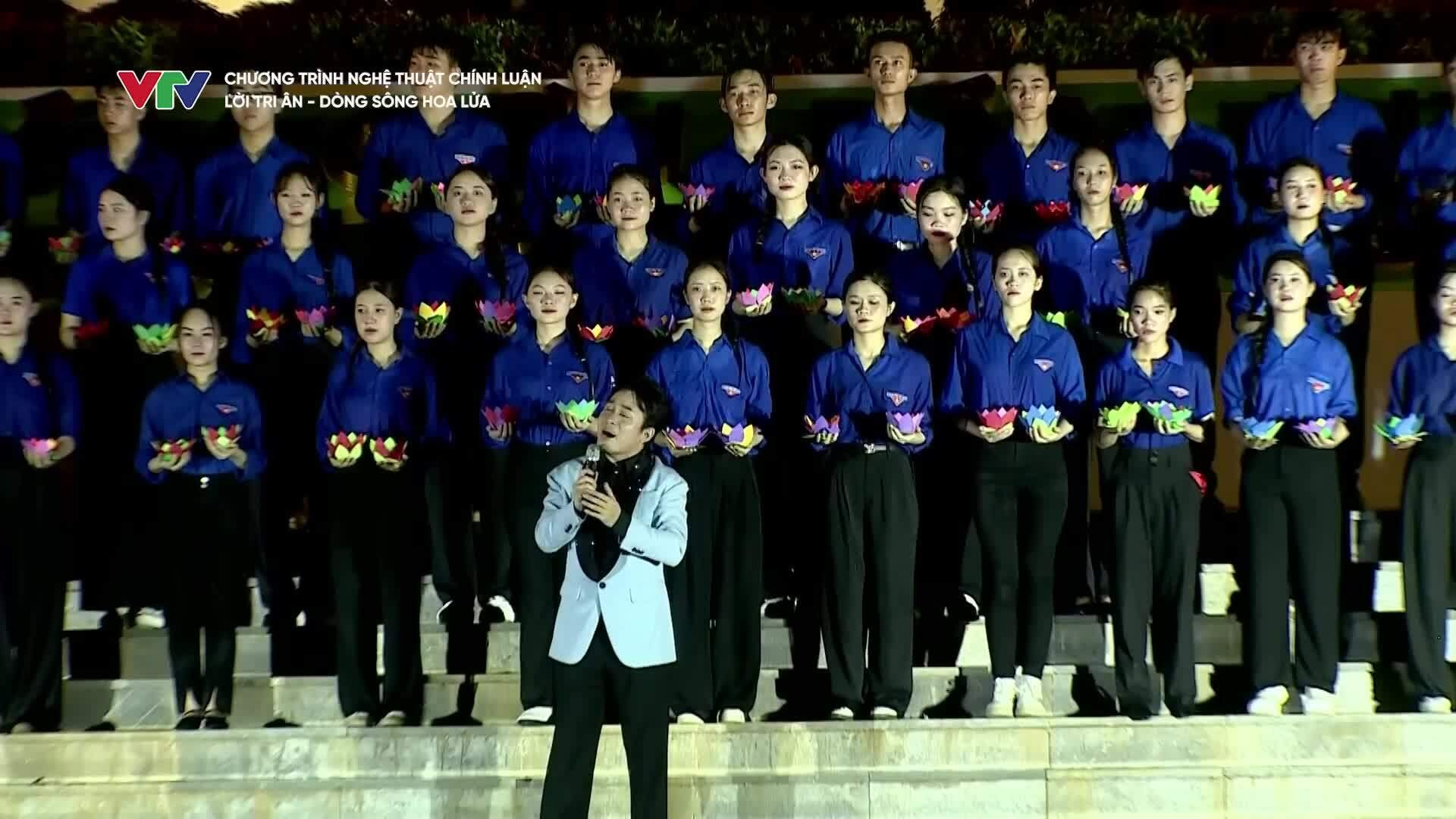 Ca sĩ Tùng Dương hát 'Còn gì đẹp hơn'