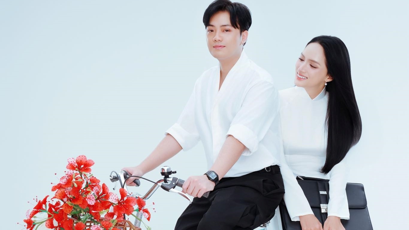 Hậu trường thử trang phục dân tộc mang đến Miss Universe của Hương Giang