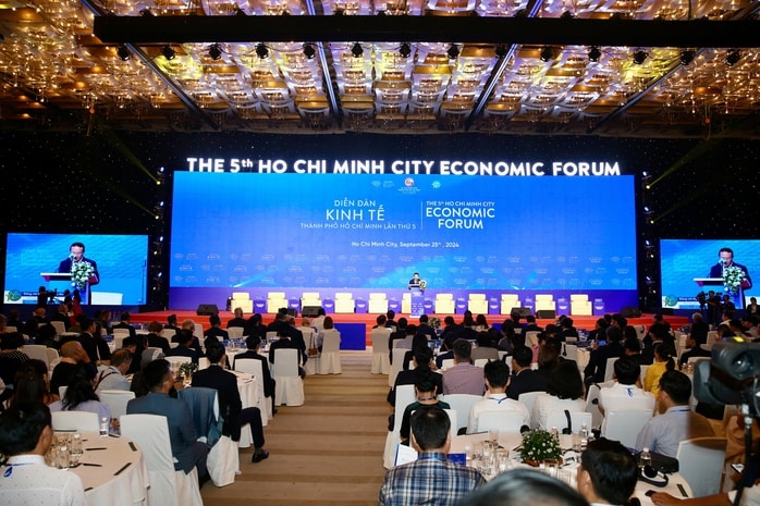 Phó thủ tướng kiểm tra tiến độ Diễn đàn kinh tế mùa thu 2025 tại TP HCM - Ảnh 4.