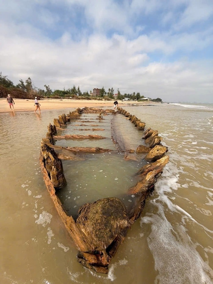 Khảo sát con tàu cổ ở Hội An: Di sản văn hóa quan trọng bị đắm - Ảnh 2. Khảo sát con tàu cổ ở Hội An: Di sản văn hóa quan trọng bị đắm - Ảnh 2.
