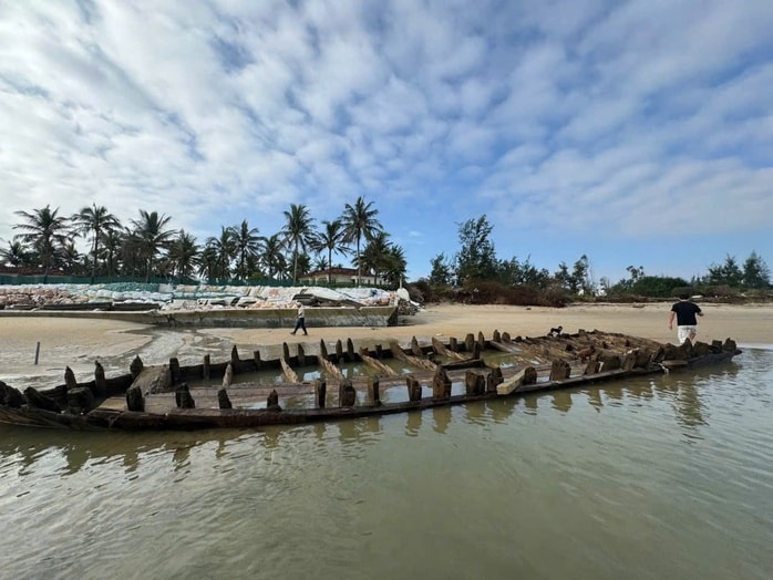 Khảo sát con tàu cổ ở Hội An: Di sản văn hóa quan trọng bị đắm - Ảnh 1. Khảo sát con tàu cổ ở Hội An: Di sản văn hóa quan trọng bị đắm - Ảnh 1.
