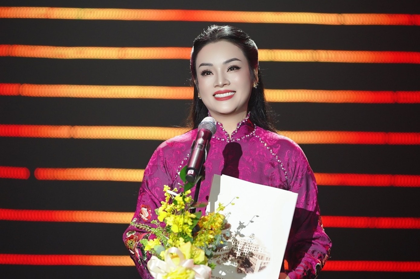 Tân Nhàn ảnh 2 Tan Nhan anh 2