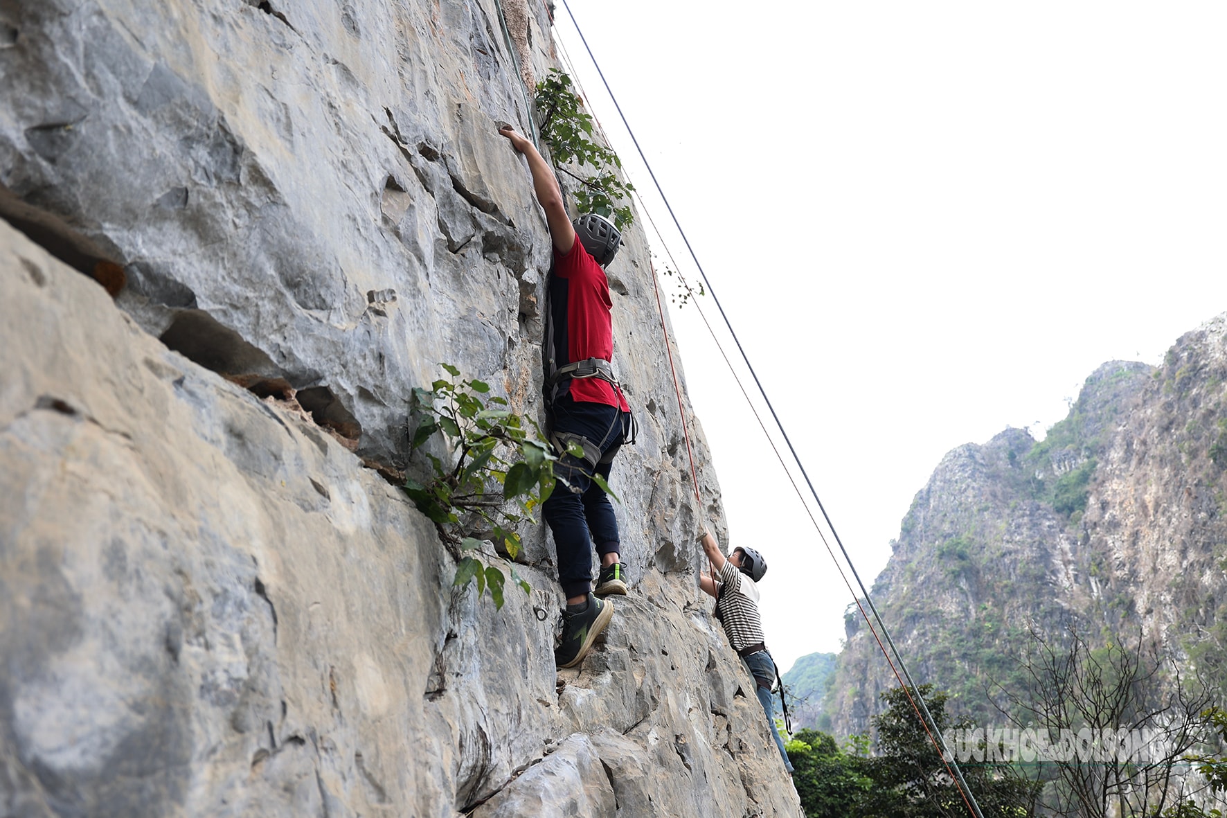 Đến Lạng Sơn trải nghiệm leo núi mạo hiểm- Ảnh 2.
