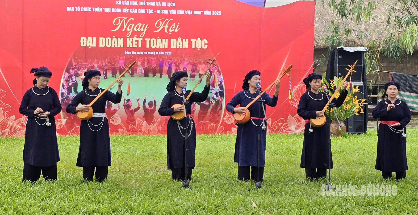 Sắc màu đoàn kết rực sáng tại Làng Văn hóa - Du lịch các dân tộc Việt Nam- Ảnh 2.